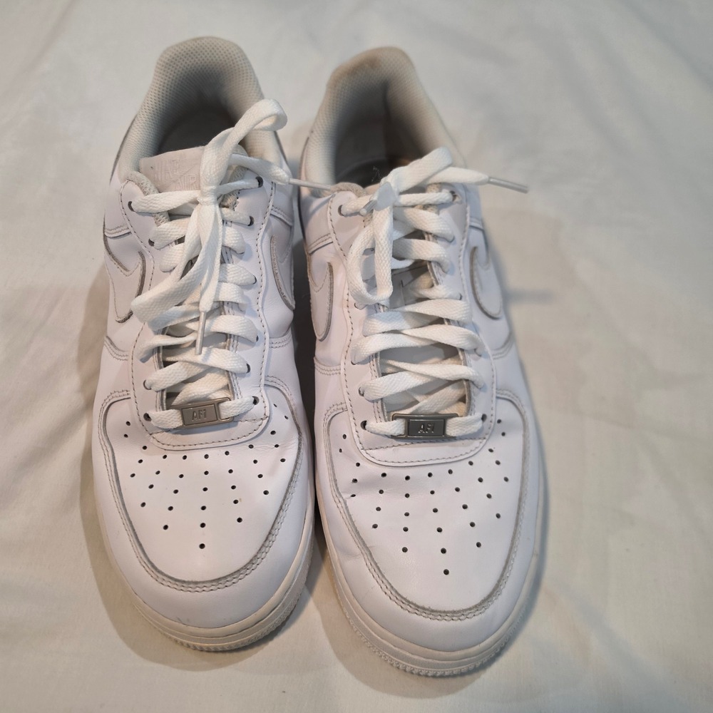 Nike Air Force 1 07 Sneakers Mens 9 White Fair Condition 315122-111 Low Top